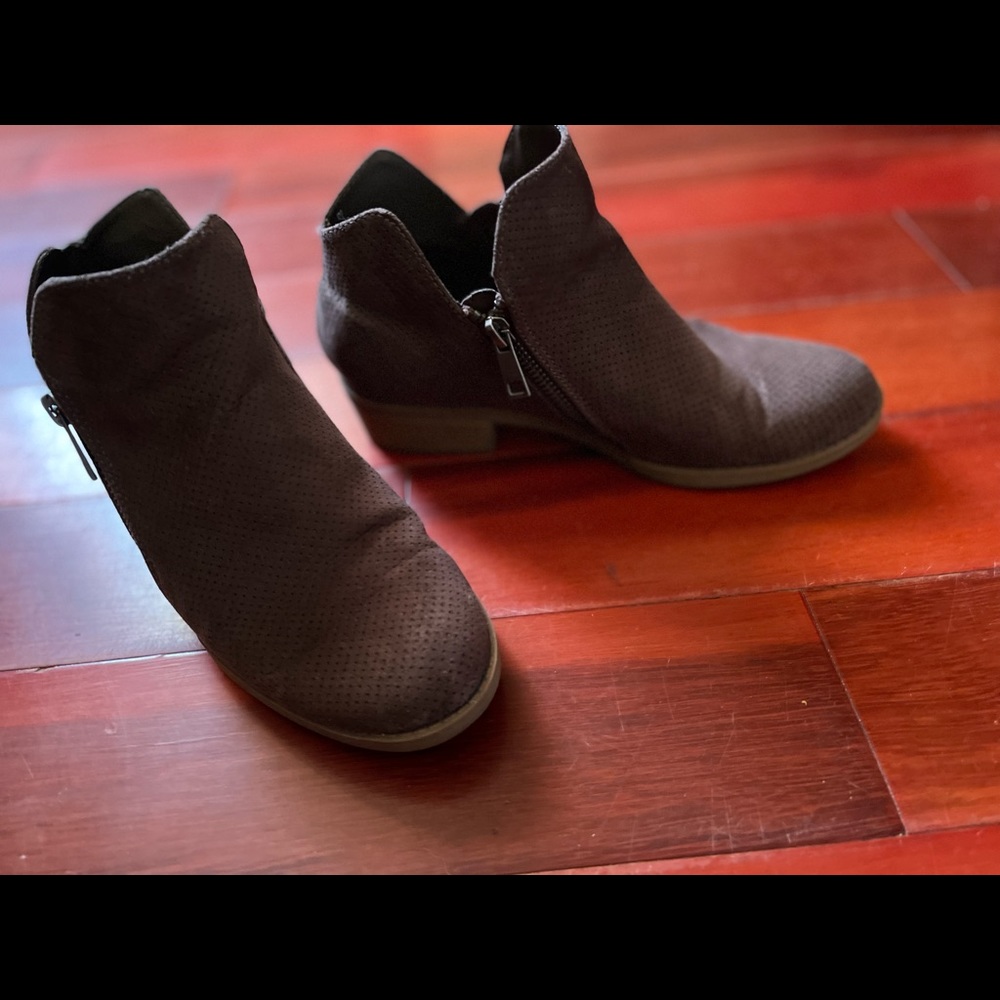 Boots - Picture 3 of 6